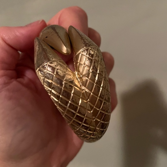 Gold Claw bangle - Picture 3 of 11